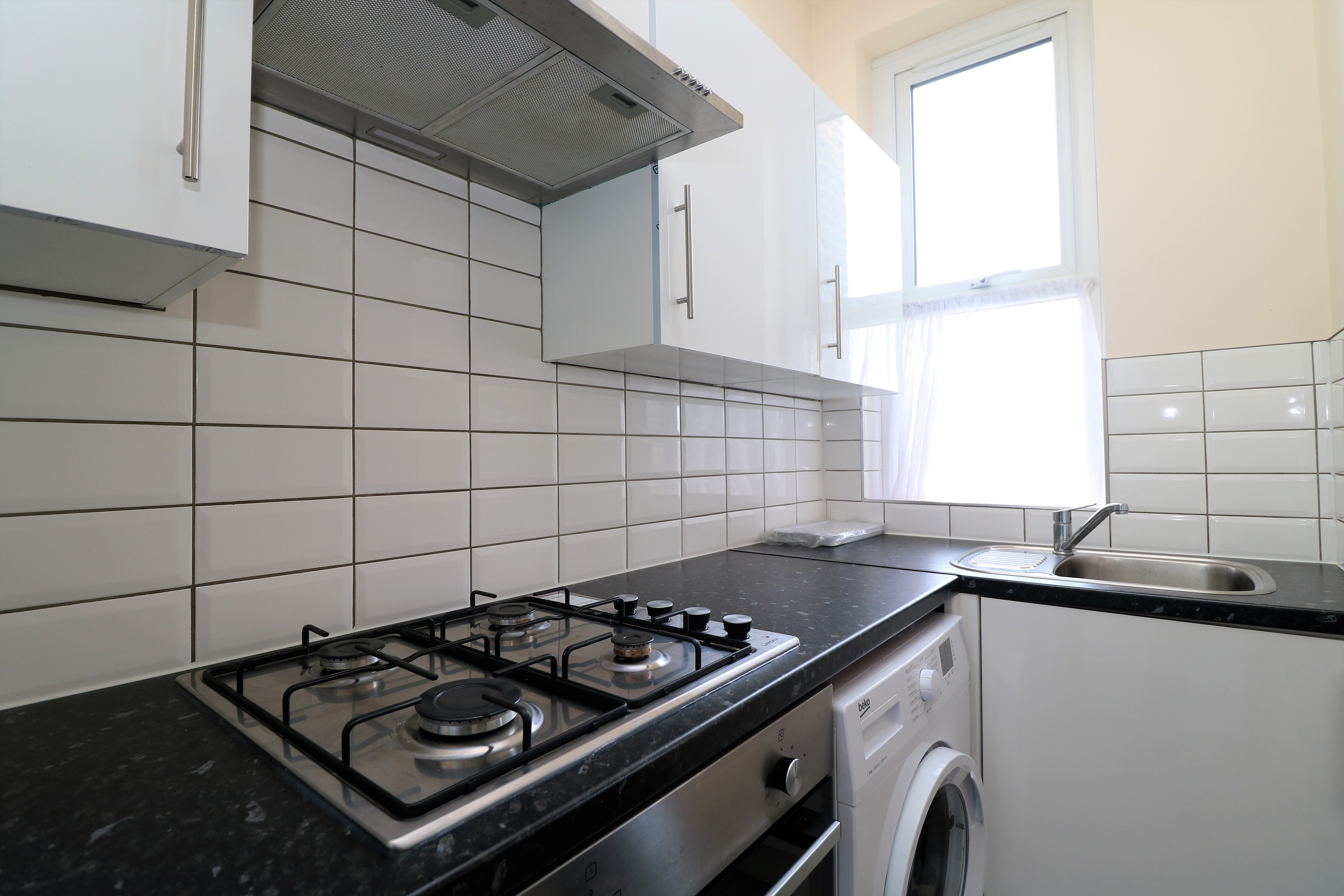 Spacious second floor one bedroom flat in a beautiful period property and recently refurbished with new Kitchen and bathroom, N17