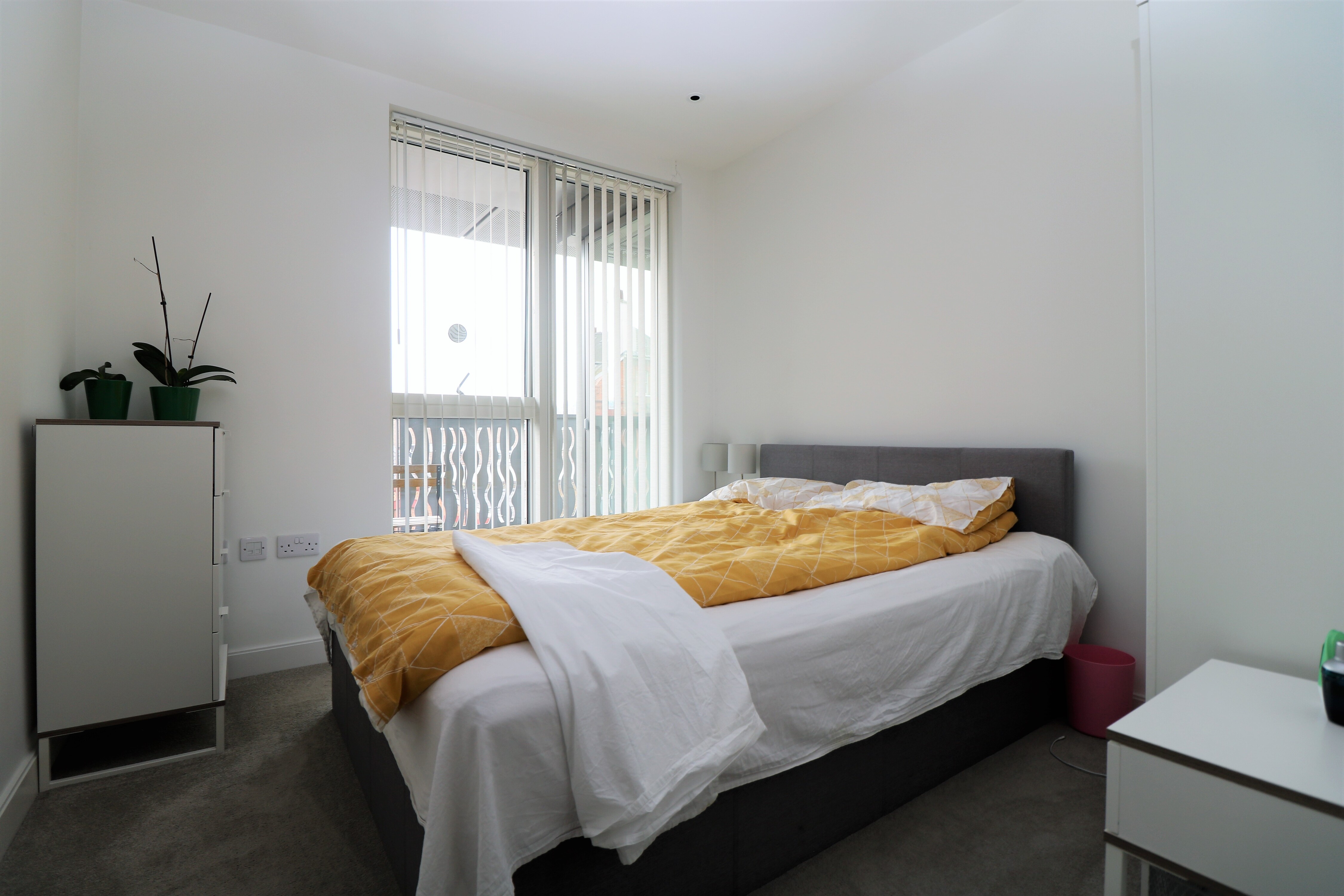 Stunning first floor two double bedroom flat with two stylish bathrooms, modern kitchen, concierge and gym in leafy, N8