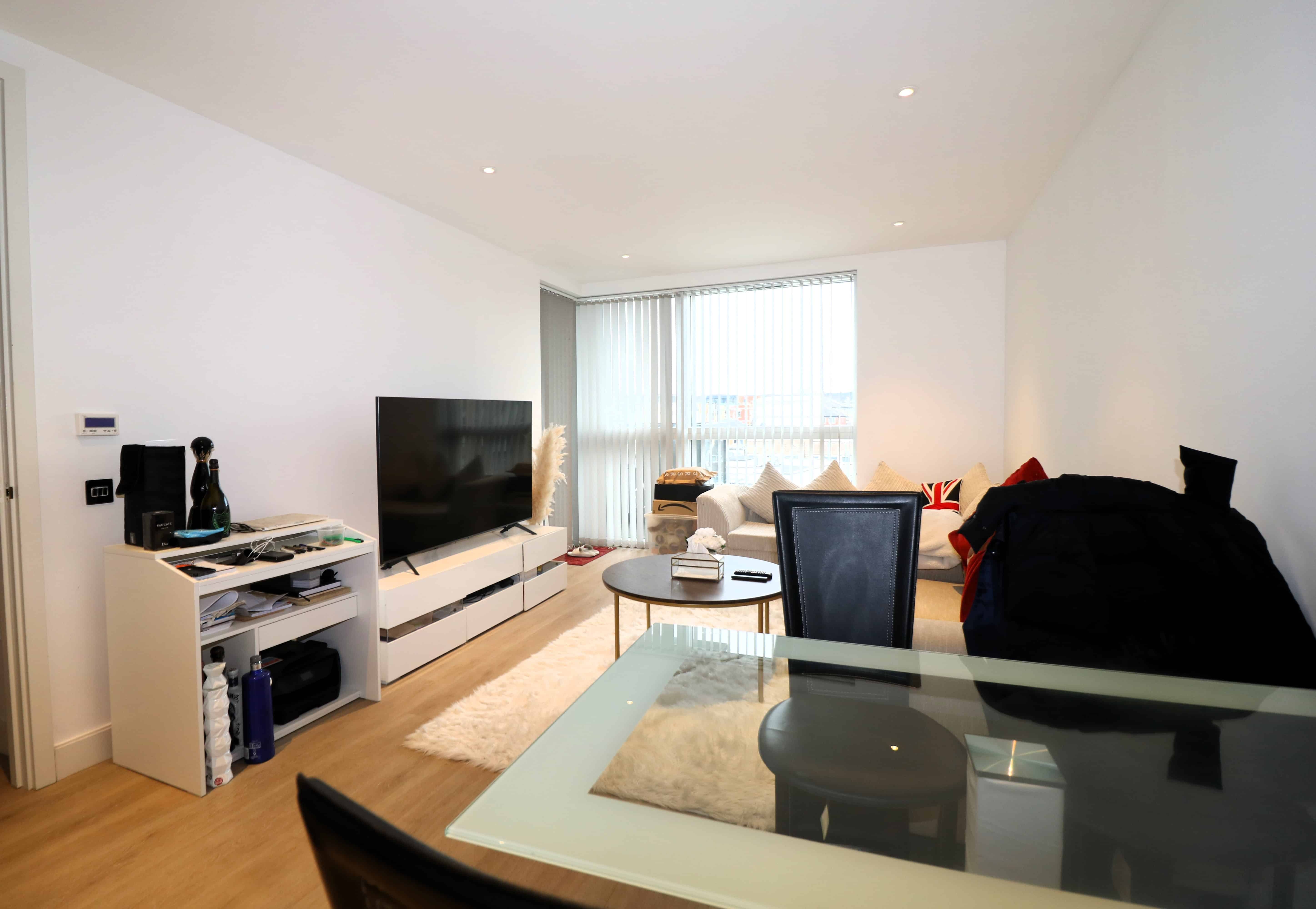 Third floor two bed apartment with two bathroom and modern stylish living quarters in the leafy area of Hornsey, N8