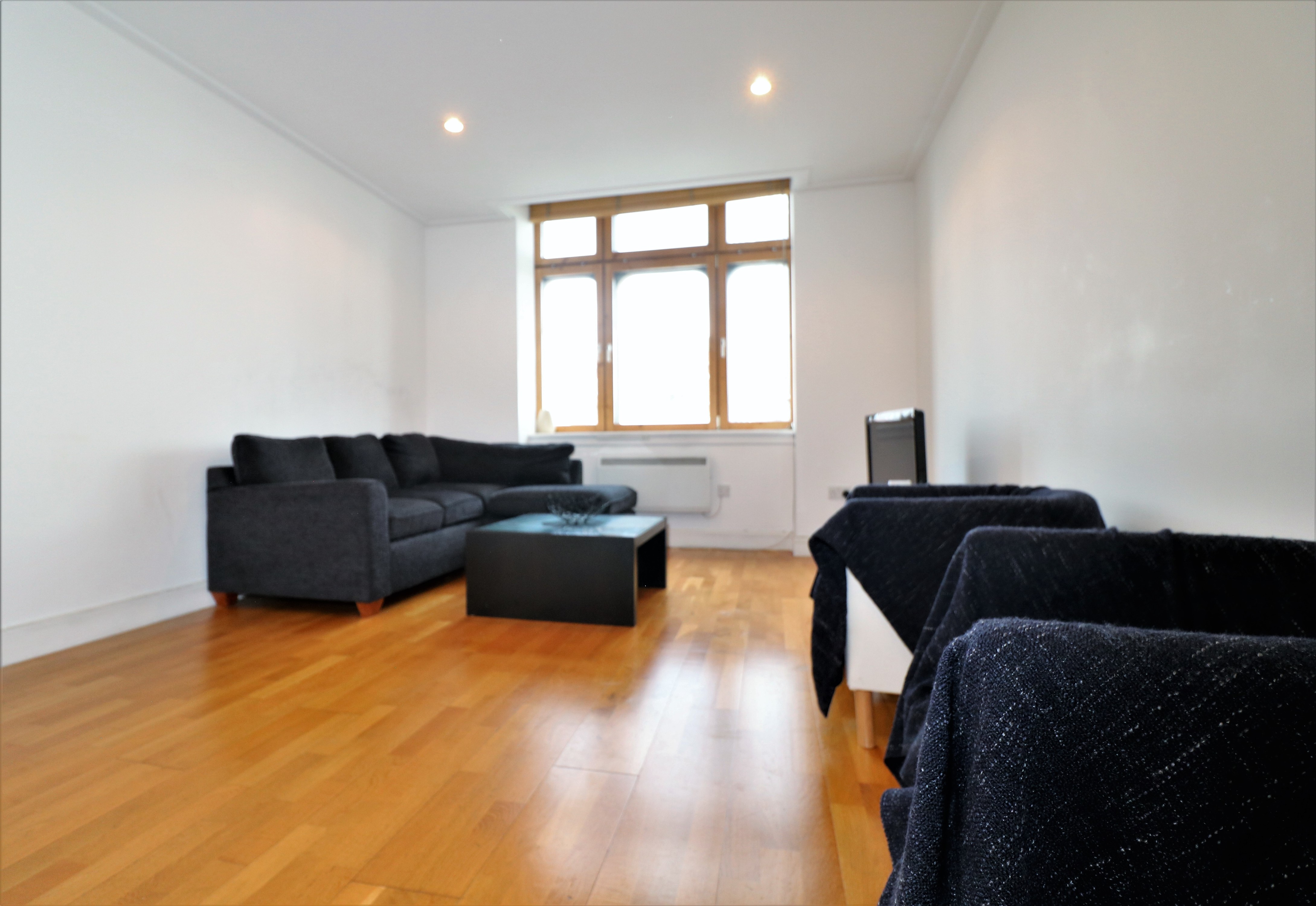 Spacious third floor one bed apartment near Old Street, EC1V.