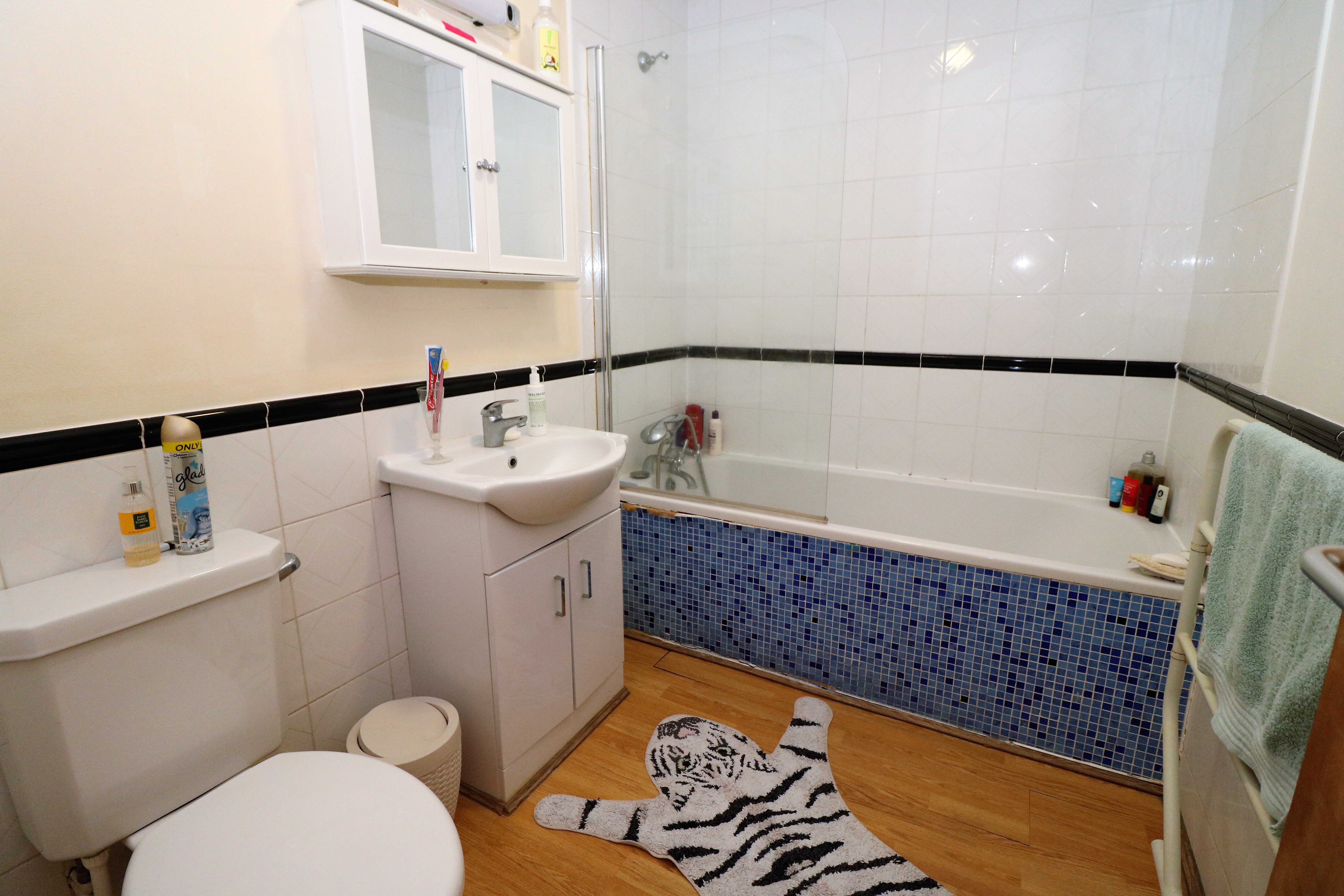 Spacious third floor one bed apartment near Old Street, EC1V.