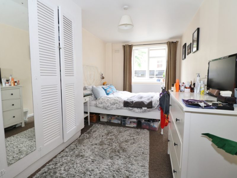 Two double bedroom maisonette with a terrace in Islington, N7