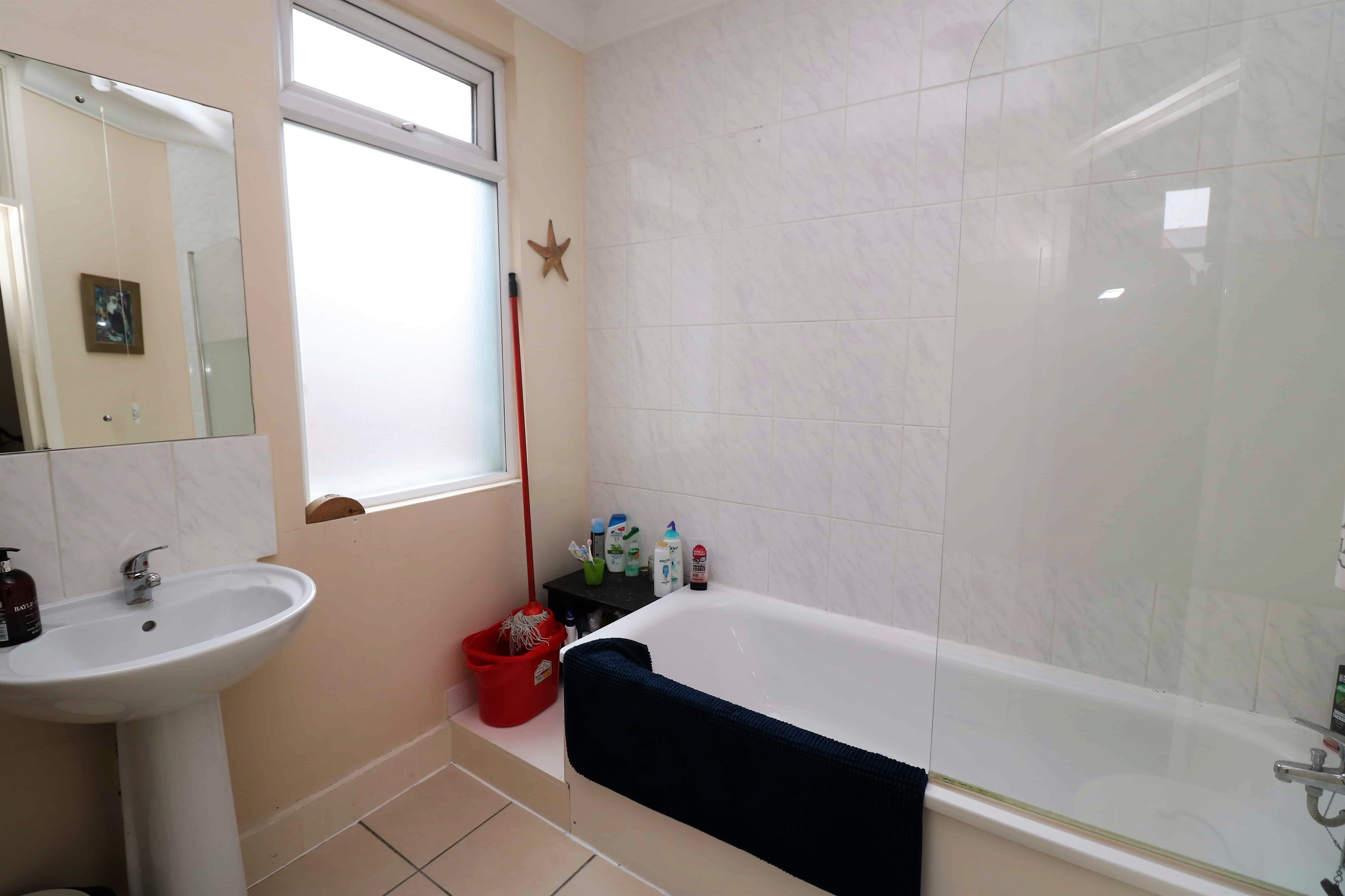Top floor two bedroom flat on the ladder, N8. Spacious living room and kitchen.