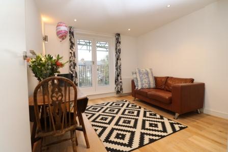 Two bedroom flat with a west facing terrace. This well presented flat in located in Finsbury Park, Islington, N4