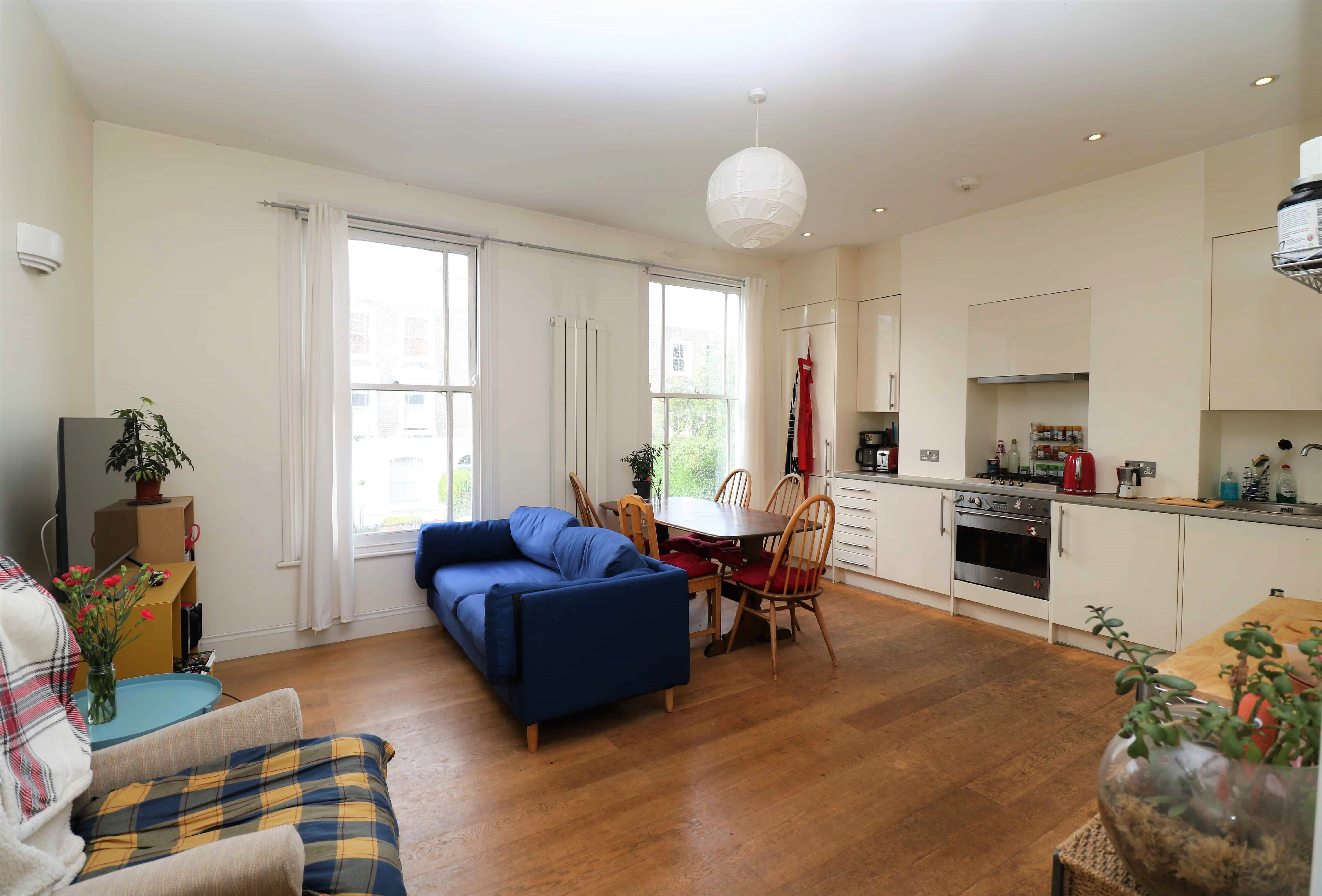 Spacious split level 3 double bedroom flat in N4 Islington with a superb roof terrace