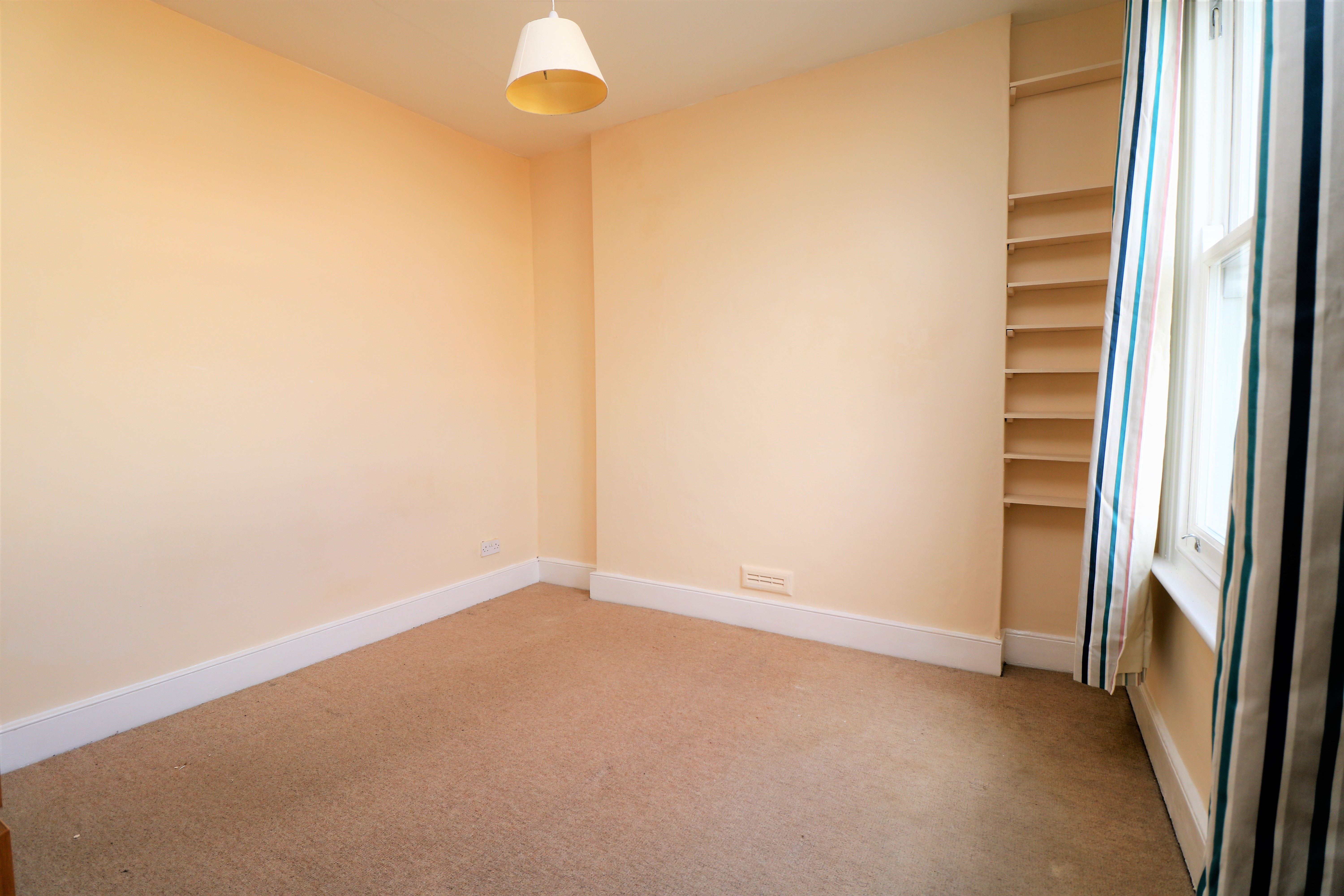 Top floor split level one bedroom flat in N8 near Crouch End and Turnpike Lane