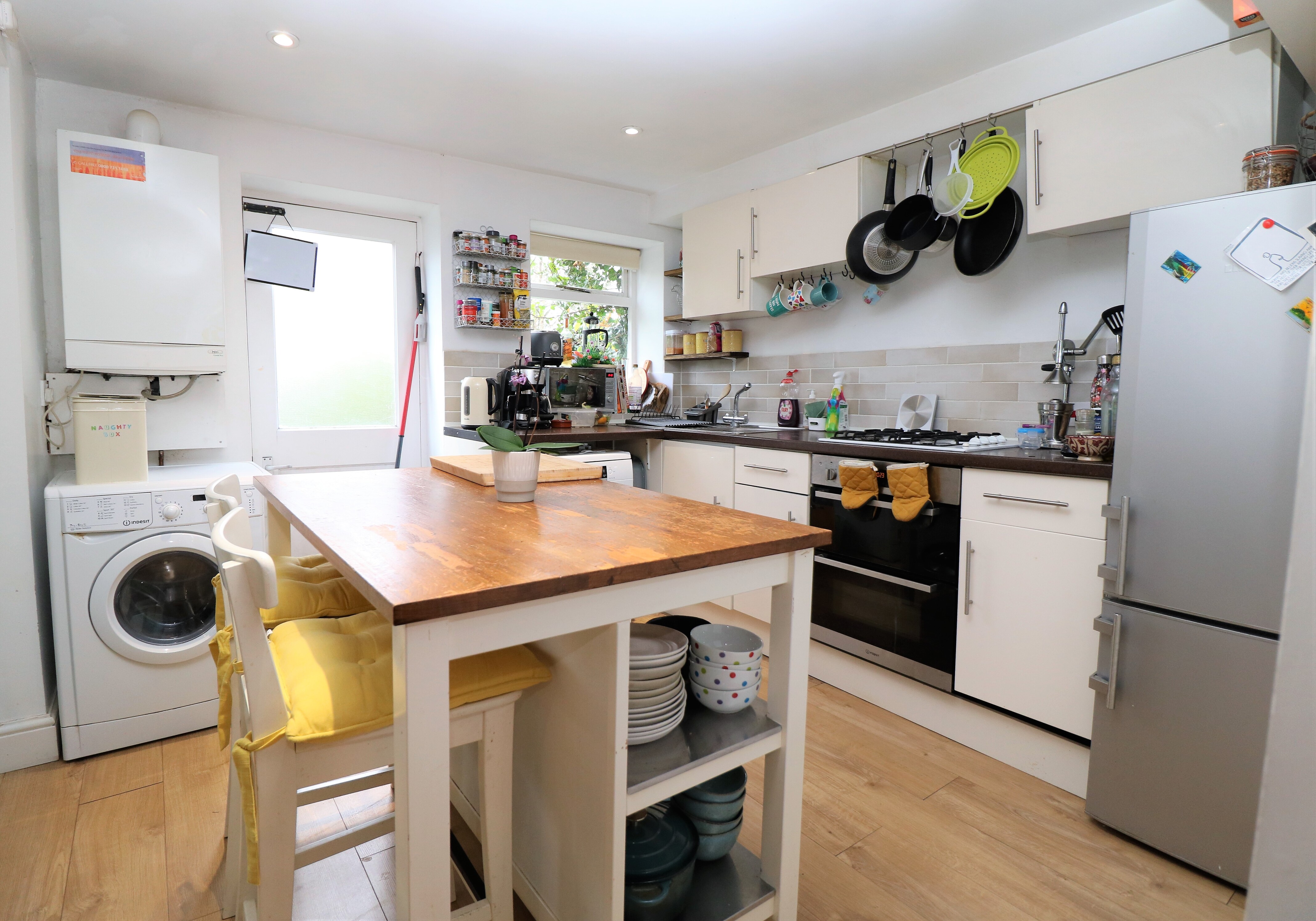 Ground floor flat in N4. Two bedrooms and spacious open plan kitchen and reception room leading out to glorious south facing garden.