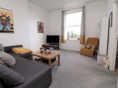 First floor 2 double bed flat with great views, spacious kitchen and reception on a tree lined premiere street in N4
