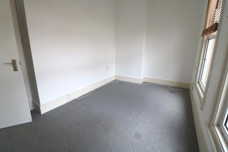 First floor two double bedroom flat with a fully integrated and separate kitchen and wood floors in N4