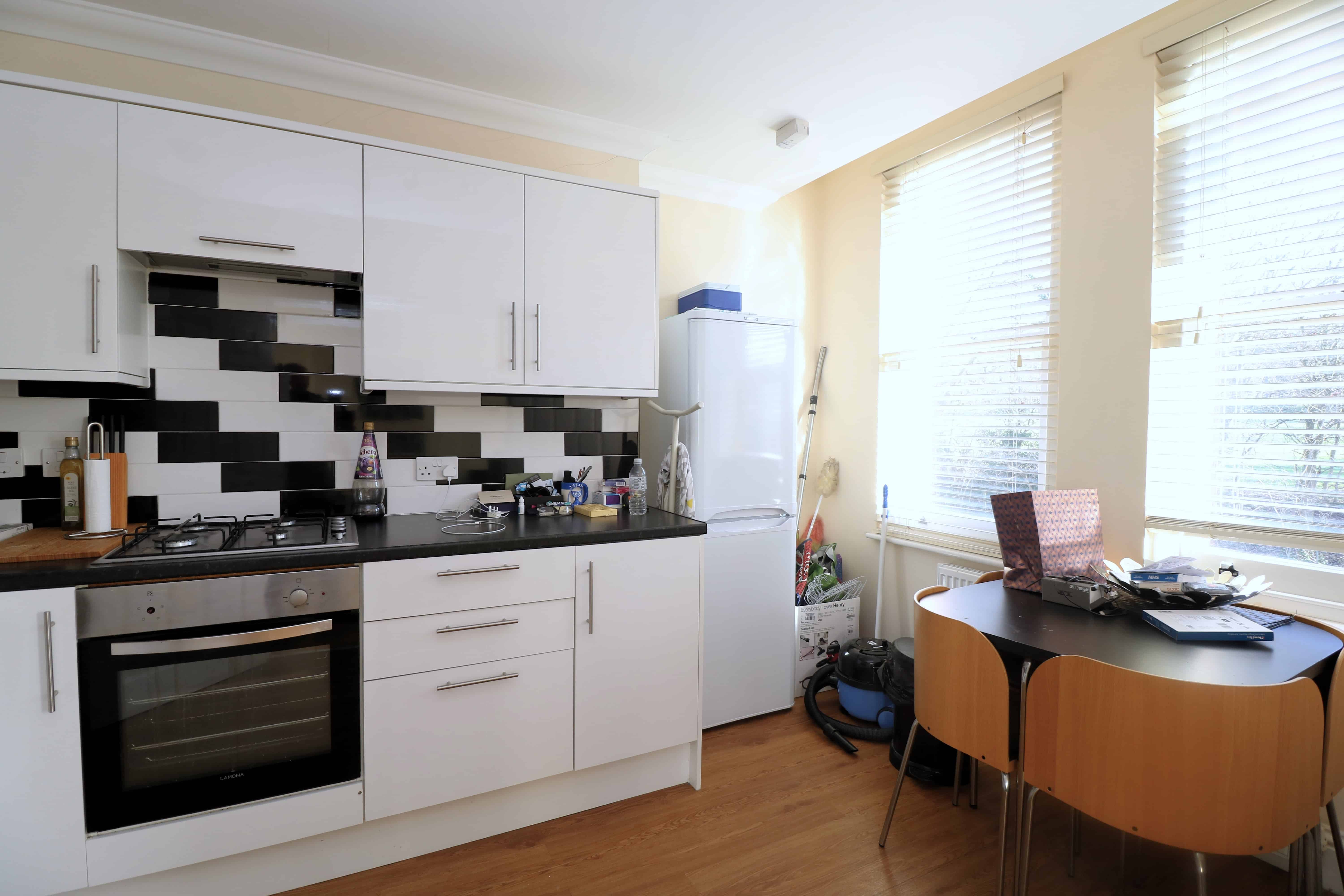 Excellent top floor split level two double bedroom flat, bright and spacious in Mill Hill, NW7